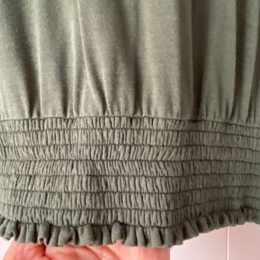 Drop sleeve green Kismet pullover top with elastic cuffs and waist size medium - Picture 7 of 8